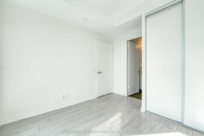 3205 - 5 Buttermill Ave, Condo with 2 bedrooms, 2 bathrooms and null parking in Vaughan ON | Image 13