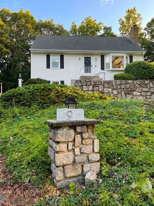 9 Briar Hill Rd, North Providence, RI, 02904-3338 | Card Image