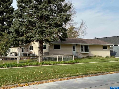 931 11th St, Henderson, NE, 68371-8947 | Card Image