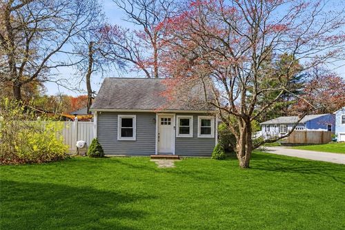 320 Church Ave, Warwick, RI, 02889-3264 | Card Image