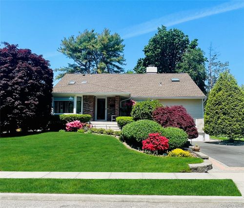 53 Hightop Ln, Jericho, NY, 11753-1718 | Card Image