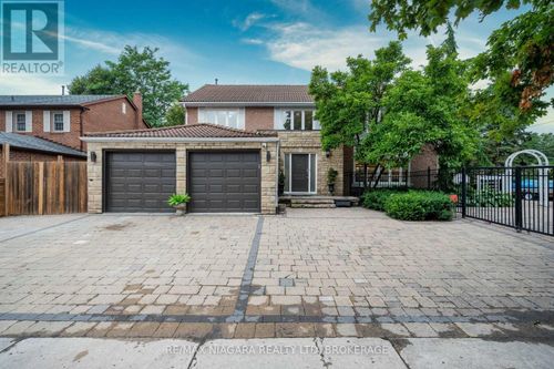 2 Aitken Cir, Markham, ON, L3R7K6 | Card Image