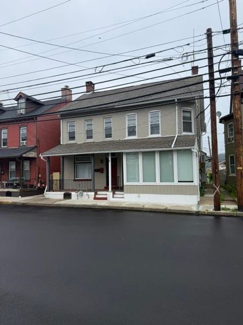 15 N 4th St, Emmaus, PA, 18049-2714 | Card Image