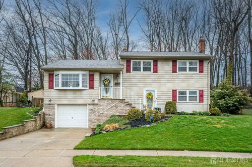 8 Adelphi Ct, Edison, NJ, 08837-2709 | Card Image
