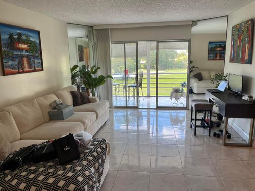 402-3871 Via Poinciana, Lake Worth, FL, 33467-2927 | Card Image