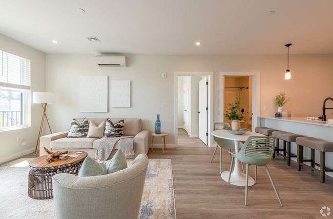 APT-206 - 10 Somerset Ave, Condo with 2 bedrooms, 2 bathrooms and 1 parking in Winthrop MA | Image 7