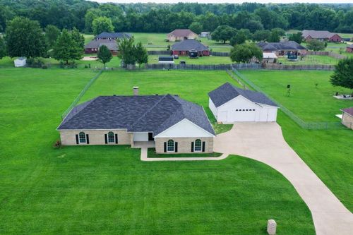 9 Willow Bnd, New Boston, TX, 75570-9781 | Card Image