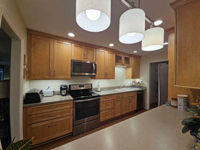 Stainless Steel Appliances | Image 6