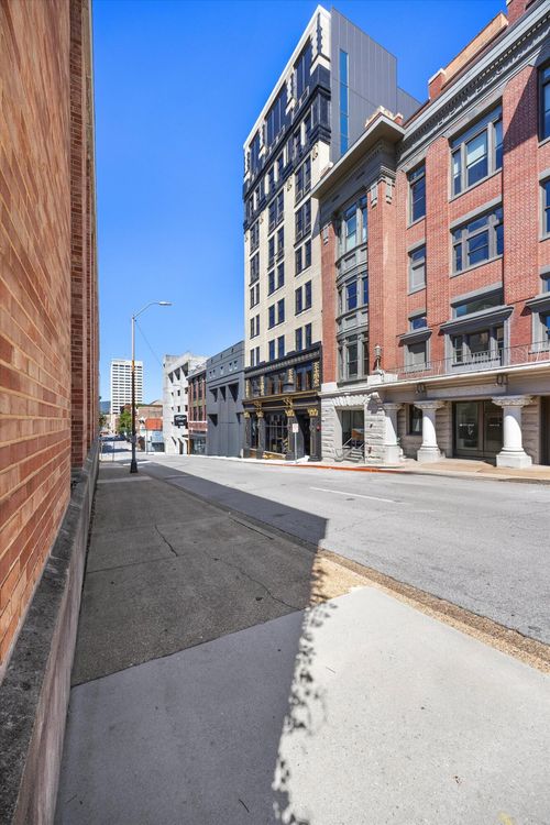 apt-611-d-117 E 7th St, Chattanooga, TN, 37402-1958 | Card Image