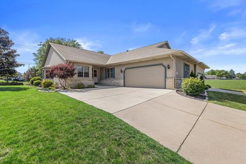 W155N6631 Blue Heron Drive, Menomonee Falls, WI, 53051 | Card Image
