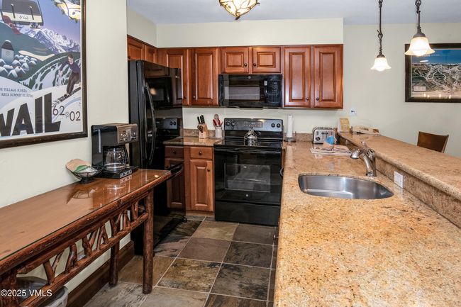215216 - 684 W Lionshead Cir, Condo with 2 bedrooms, 2 bathrooms and null parking in Vail CO | Image 4