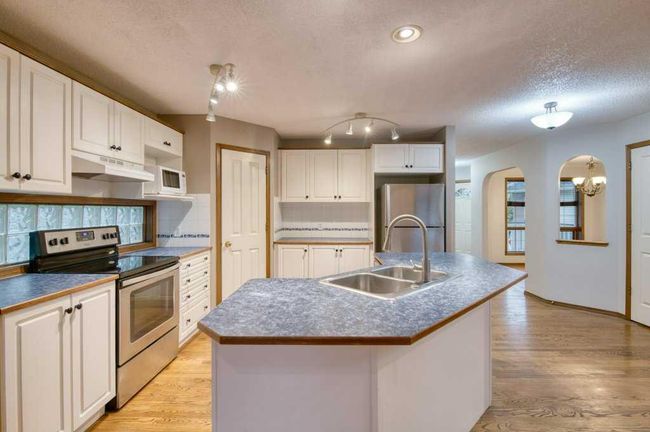 321 Douglas Ridge Pl Se, House detached with 3 bedrooms, 2 bathrooms and 2 parking in Calgary AB | Image 16