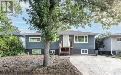 324 Winnipeg Ave S, House other with 5 bedrooms, 2 bathrooms and null parking in Saskatoon SK | Image 1