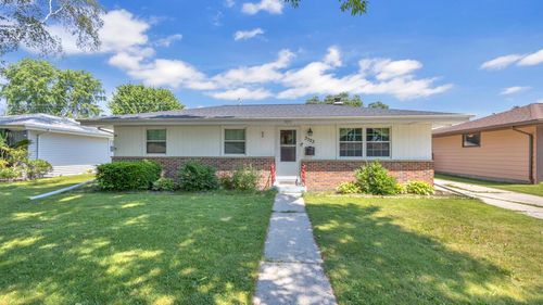 3323 S 18th Street, Sheboygan, WI, 53081 | Card Image
