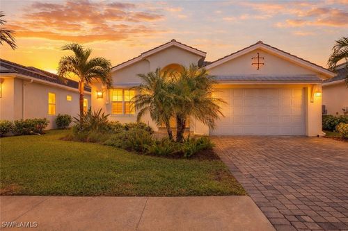 8880 Redonda Dr, NAPLES, FL, 34114-2810 | Card Image