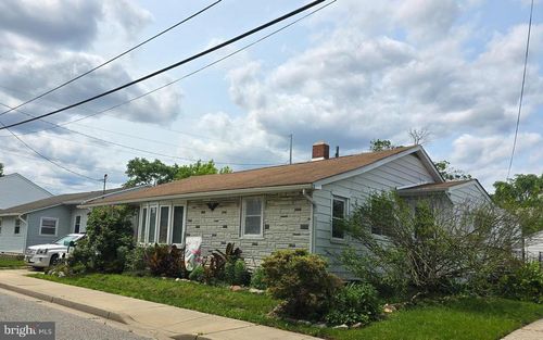 268 Market St, CARNEYS POINT, NJ, 08069-2449 | Card Image