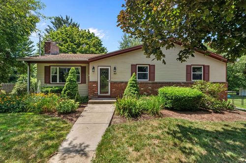 83 Quaker Dr, West Warwick, RI, 02893-2355 | Card Image