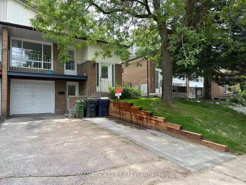 76 Clancy Dr, North York, ON, M2J2V8 | Card Image