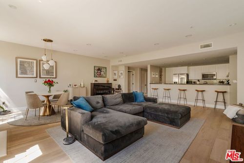106-10648 Woodbridge St, Toluca Lake, CA, 91602-2939 | Card Image