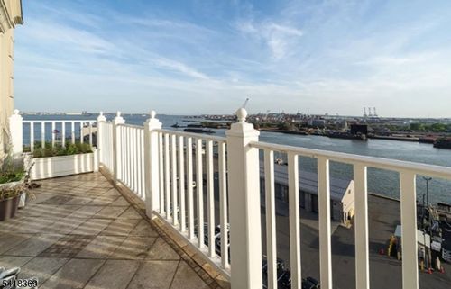 81-10081 Shearwater Ct E, Jersey City, NJ, 07305-5462 | Card Image