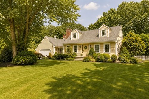 100 D Dr, Westport, MA, 02790-3918 | Card Image