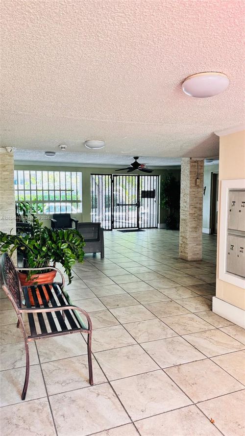 322-1480 W 46th St, Hialeah, FL, 33012-7118 | Card Image