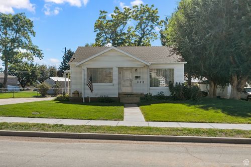 520 Maple St, Clearfield, UT, 84015-4032 | Card Image