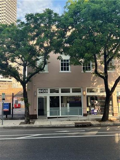 803 Baronne St, New Orleans, LA, 70113-1102 | Card Image