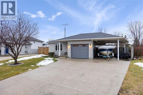 7 Regal Dr, Tilbury, ON, N0P2L0 | Card Image