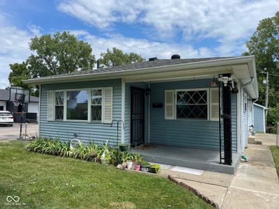 Front/Covered Porch | Image 1