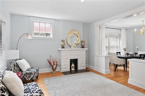 4004 Bell St, Kansas City, MO, 64111-4416 | Card Image