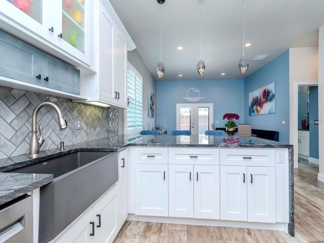 KITCHEN-LOTS OF CUPBOARD SPACE | Image 8