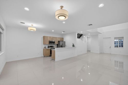 737-737 Se 1st Ct, Pompano Beach, FL, 33060-7394 | Card Image