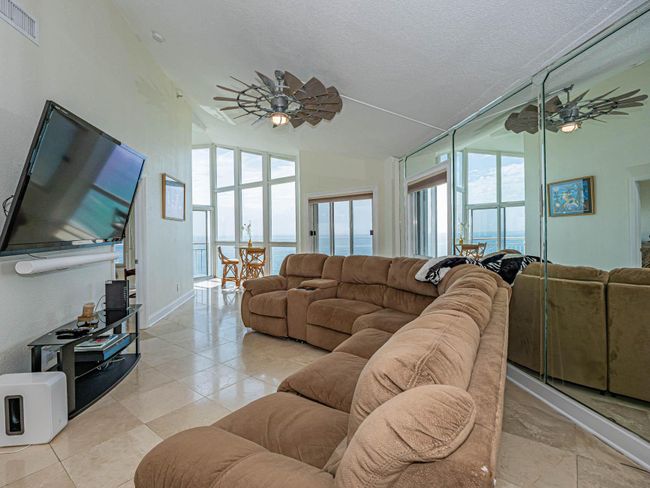 PH6 - 3870 N Highway A1a, Condo with 2 bedrooms, 2 bathrooms and null parking in Hutchinson Island FL | Image 12
