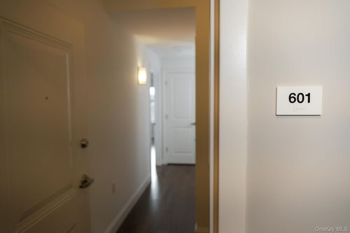 unit-601-10 Byron Pl, Larchmont, NY, 10538-1987 | Card Image