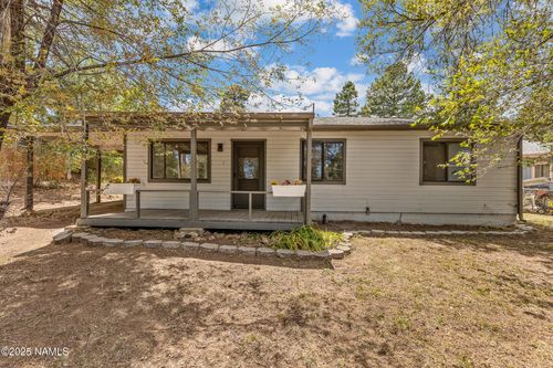 213 E Woodland Dr, Flagstaff, AZ, 86001-6451 | Card Image