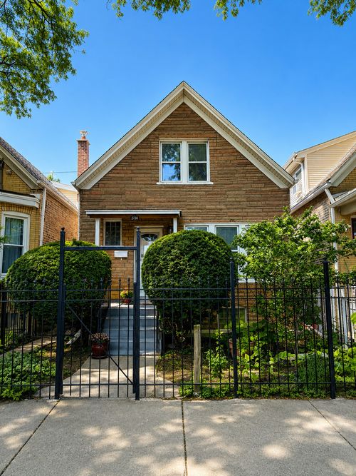 2-2730 Whipple St, Chicago, IL, 60647-1728 | Card Image