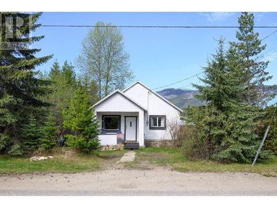 817 Main St, House other with 2 bedrooms, 1 bathrooms and null parking in Blue River BC | Image 1