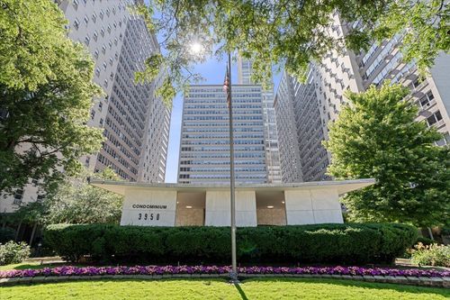 627e-3950 N Lake Shore Dr, Chicago, IL, 60613-5597 | Card Image