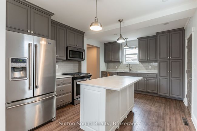 2348 5th Ave W, House other with 3 bedrooms, 2 bathrooms and 4 parking in Owen Sound ON | Image 7