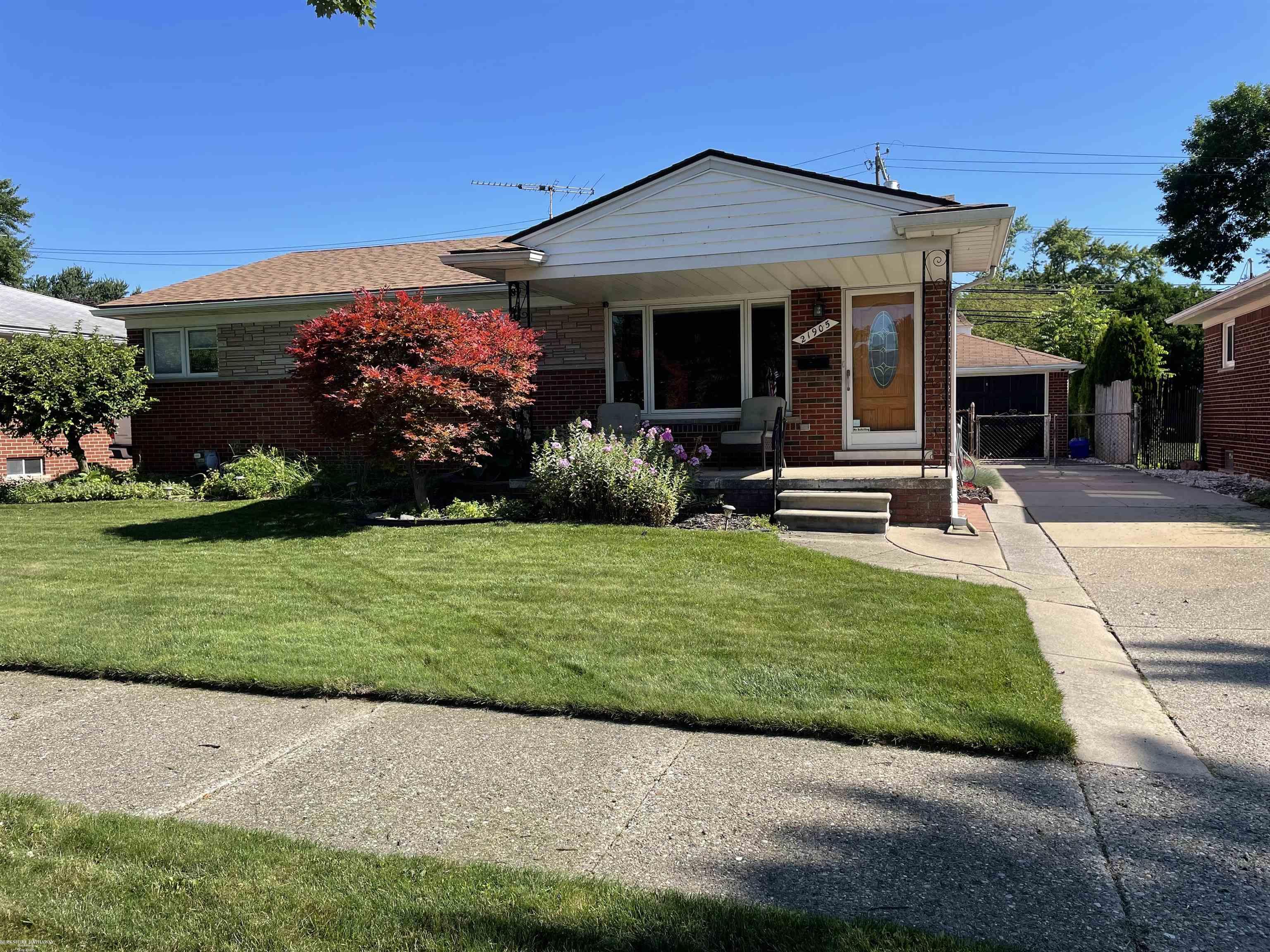 Frazho St, Saint Clair Shores, MI 48081