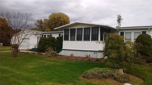 31 Oakview Dr, Beaver Falls, PA, 15010-9727 | Card Image