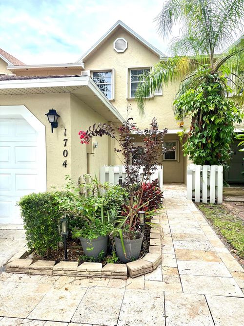 1704 Maplewood Dr, Greenacres, FL, 33415-1422 | Card Image