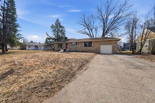 1446 Shryer Ave W, Roseville, MN, 55113-5830 | Card Image