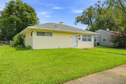 828 Sharon Dr, Jeffersonville, IN, 47130-4518 | Card Image