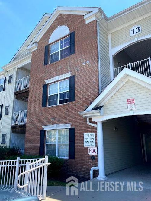 731 Cedar Ct, New Brunswick, NJ, 08901-3582 | Card Image