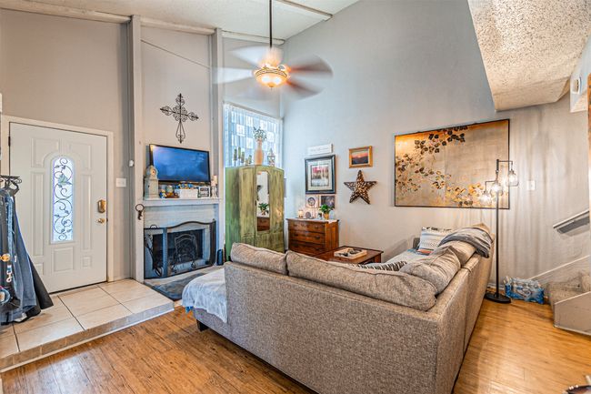Living room Entryway | Image 4