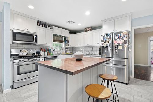 1413 Andrea Dr, Bay City, TX, 77414-3741 | Card Image