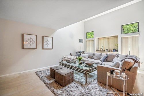 92 Estate Dr, Jericho, NY, 11753-2817 | Card Image