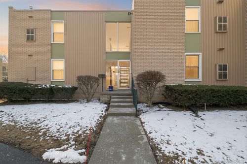 43-32989 Fargo Street, Livonia, MI, 48152 | Card Image